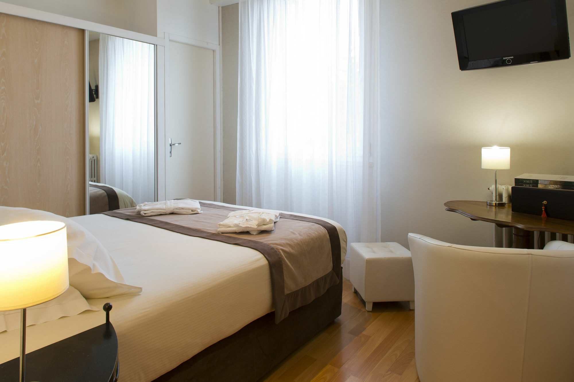 The Originals Boutique, Hotel Du Pont Roupt, Mende Zewnętrze zdjęcie